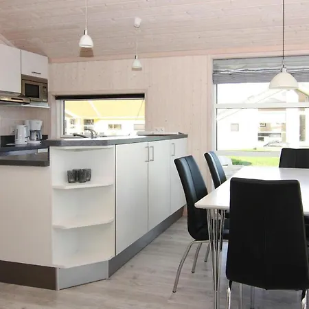 Holiday House, Vakantiehuis *