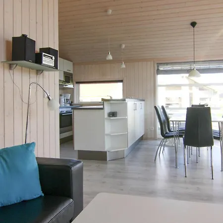 Holiday House, Vakantiehuis